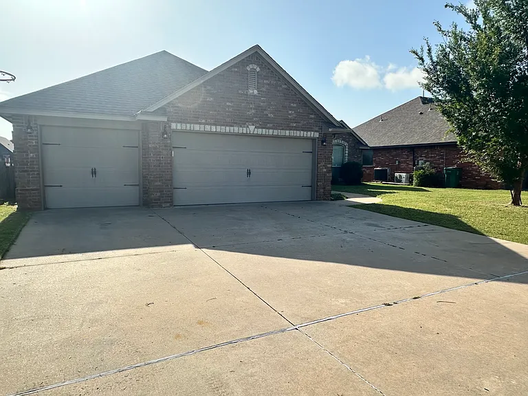 6532 Bent Wood Dr — Photo 2