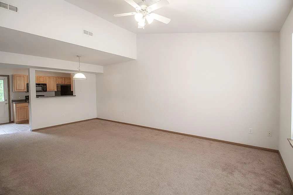 Large 4 bedroom Duplex — Photo 2