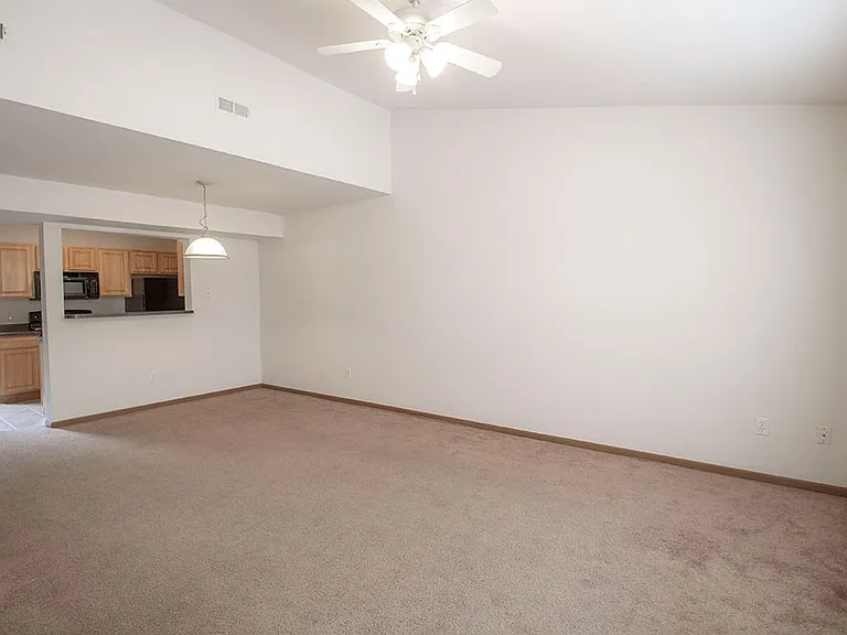 2119 Ballenger Ln — Photo 2
