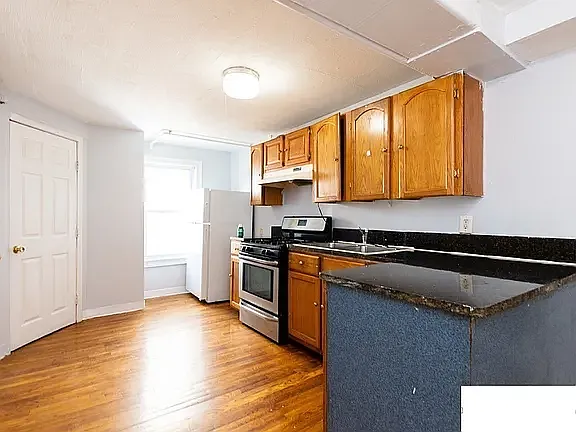 467-469 Salem St — Photo 6