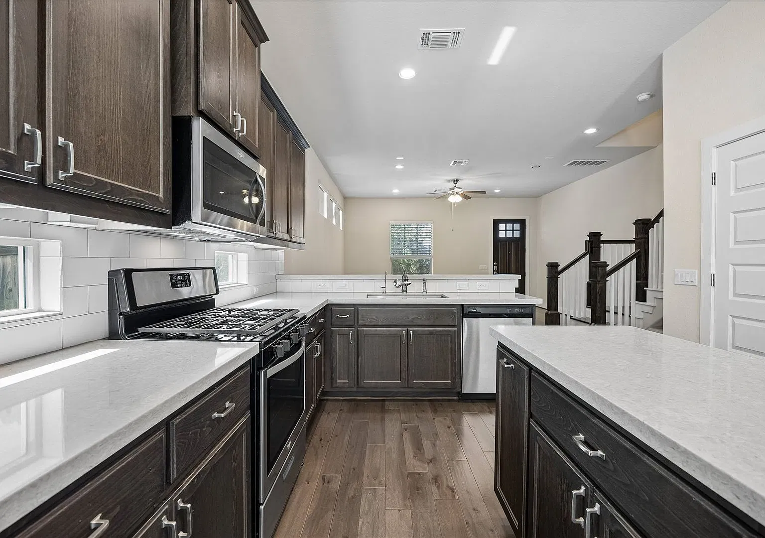Beautiful 4 bedroom/2.5 bath — Photo 4