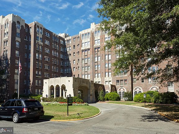 2nd image of 4000 Cathedral Ave NW #830-B