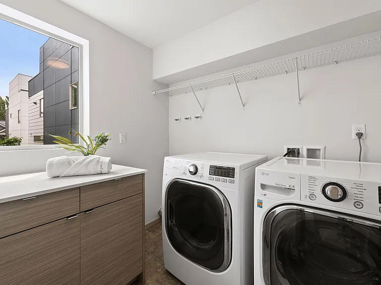 4418 Francis Ave N #B — Photo 19