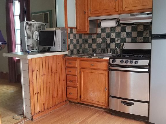 4th image of 1520 Saint Lawrence Ave #2