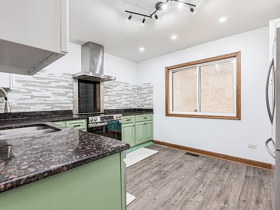 5th image of 6126 N Francisco Ave #1