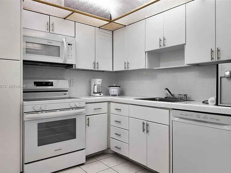 1950 S Ocean Dr #11M — Photo 9