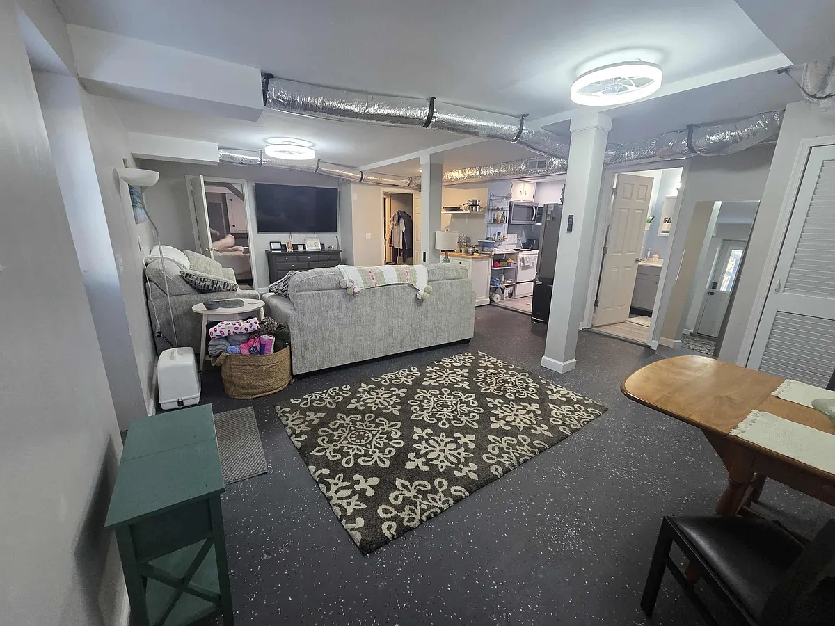 Building Photo - 100 9th Ave #B