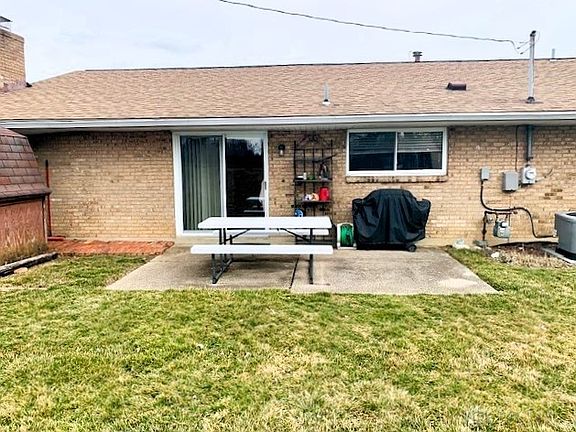 3rd image of 7389 Colegrove Dr