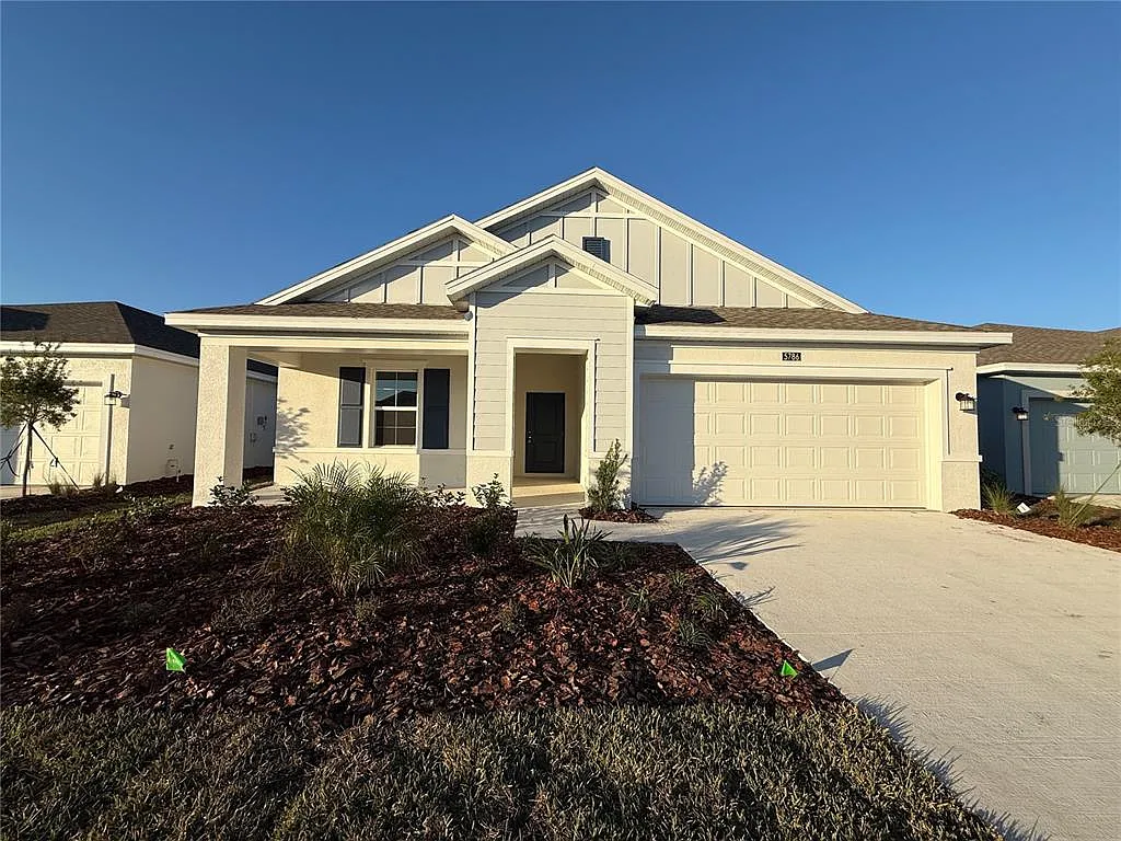 4 bed, 3.0 bath, 2109 sqft, $2,600 — Photo 1