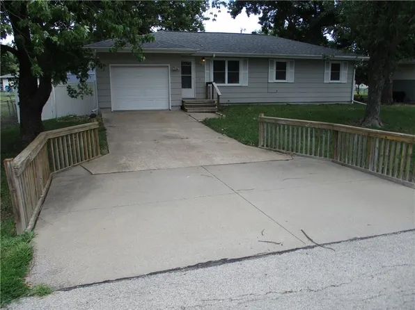 1520 Saint Lawrence St, Burlington, KS 66839