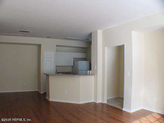 3rd image of 13700 Richmond Park Dr N APT 101
