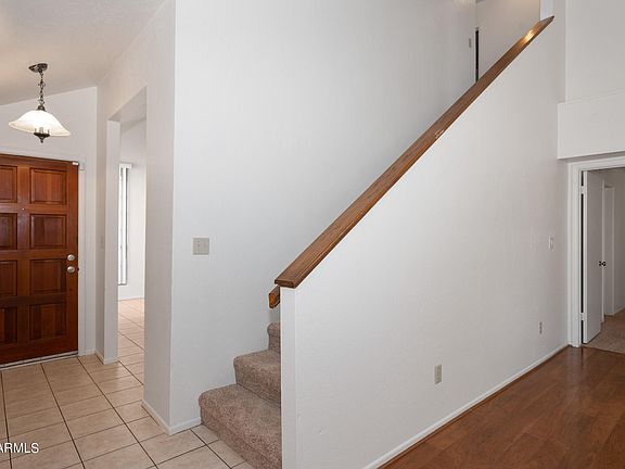 3rd image of 724 N Los Feliz Dr