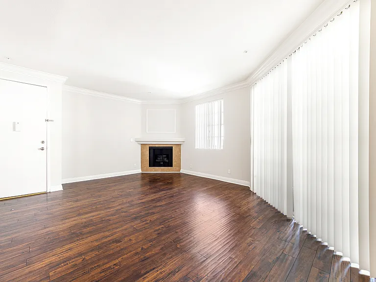 4560 Coldwater Canyon Ave #303 — Photo 7