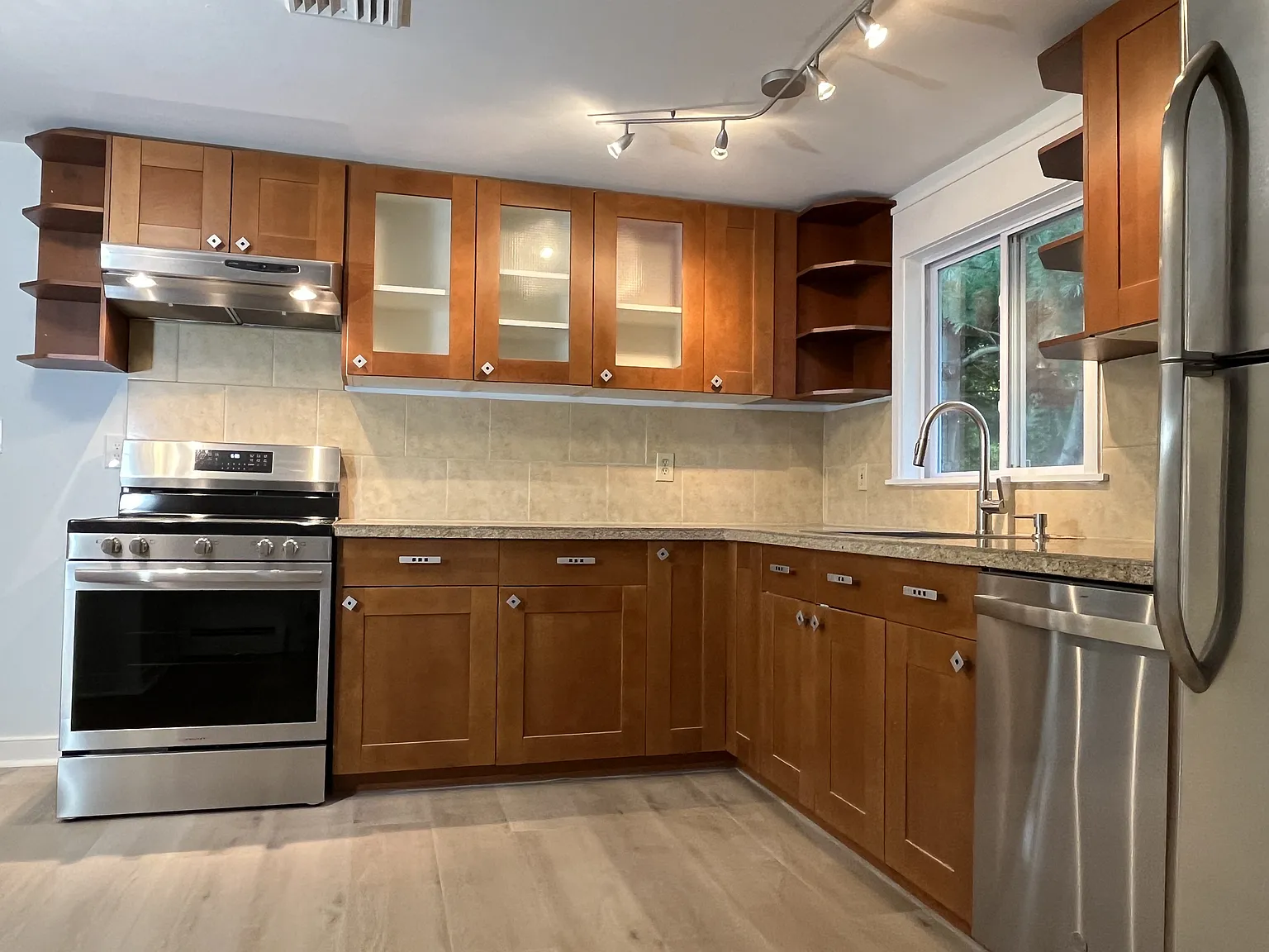 2 bed, 1000 sqft, $1,950 — Photo 3