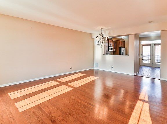 3rd image of 211 W Hyde St #7