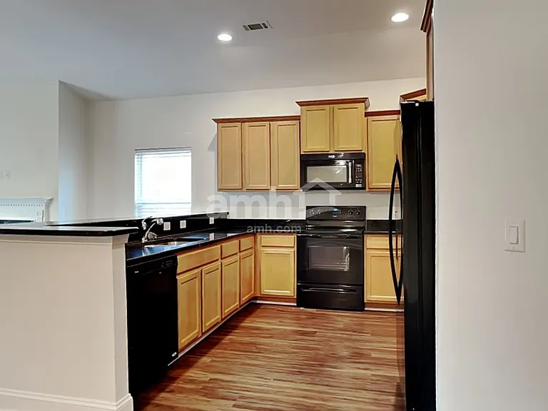 24 Madeline Cir — Photo 3