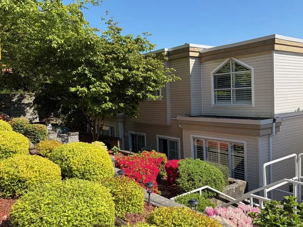 1157 Vidal St, White Rock, BC V4B 3T4