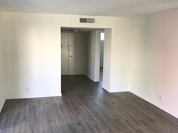 3rd image of 1014 W Huntington Dr APT 24