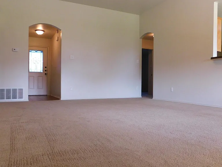210 Viola Dr — Photo 9