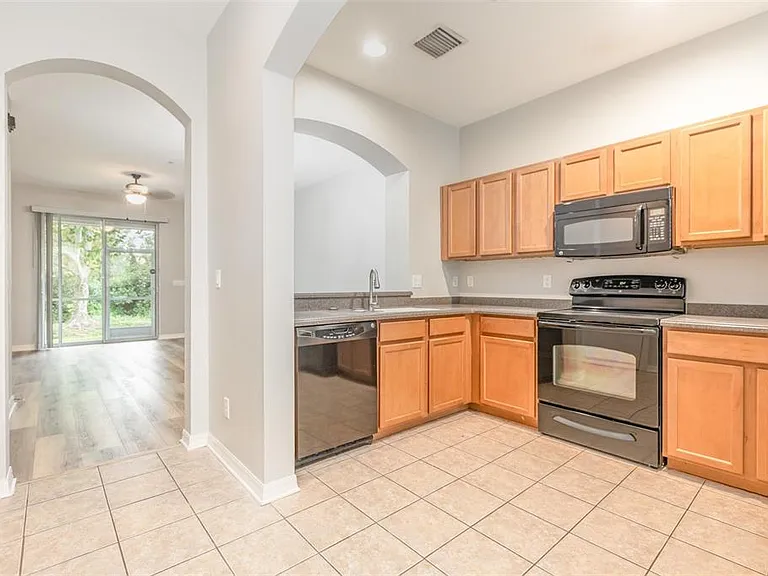 1125 Grantham Dr — Photo 11