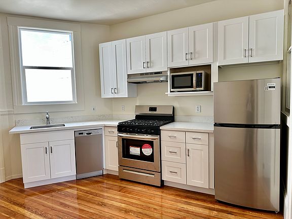 3rd image of 2458A Bryant St