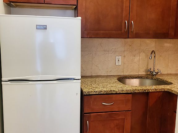 5th image of 1380 1st Ave APT 1B