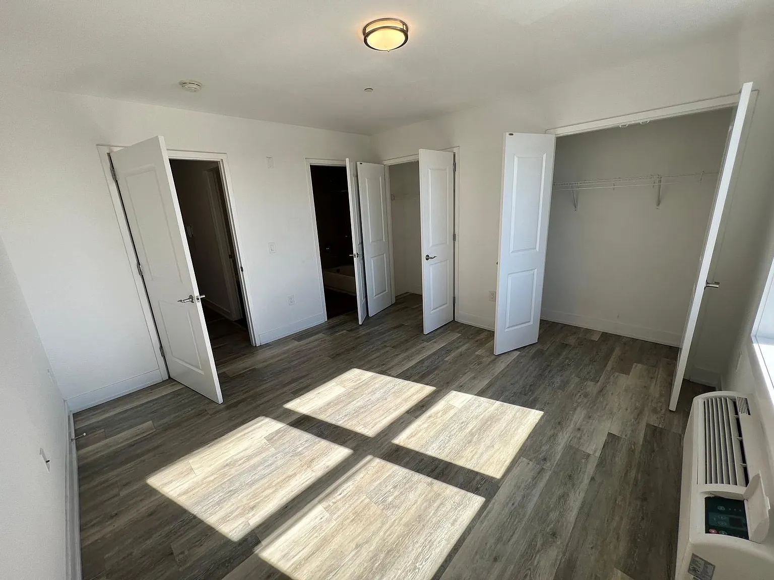 2 bed, 974 sqft, $3,000 — Photo 3