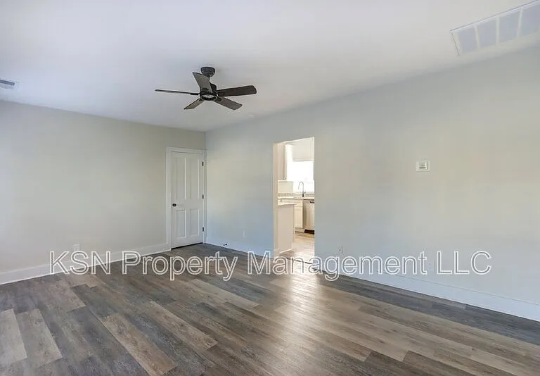 543 E Harris St — Photo 14