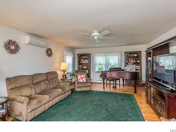 5th image of 63 Scotchtown Dr