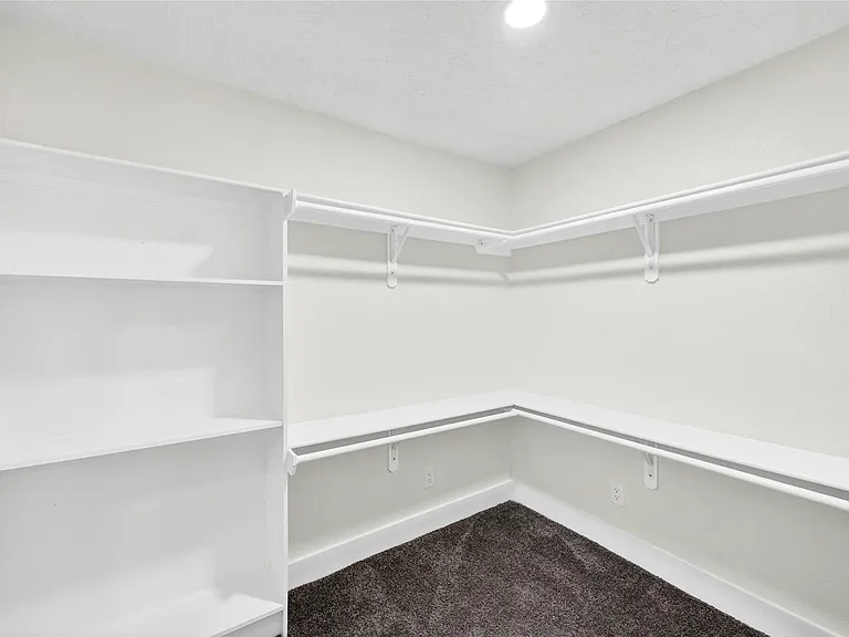 535 Elton St — Photo 8