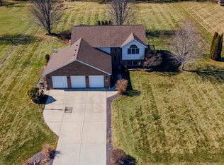 920 Plantation Rd, Valparaiso, IN 46385