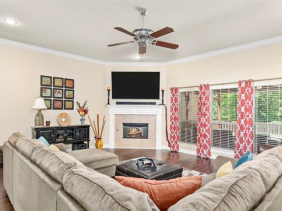 3rd image of 2548 Meadowland Ct