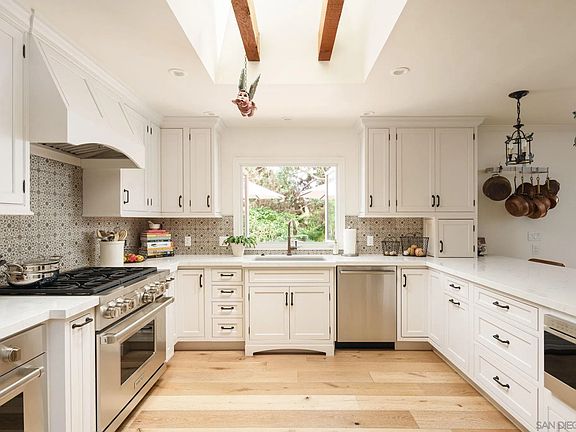2nd image of 6055 Lago Lindo