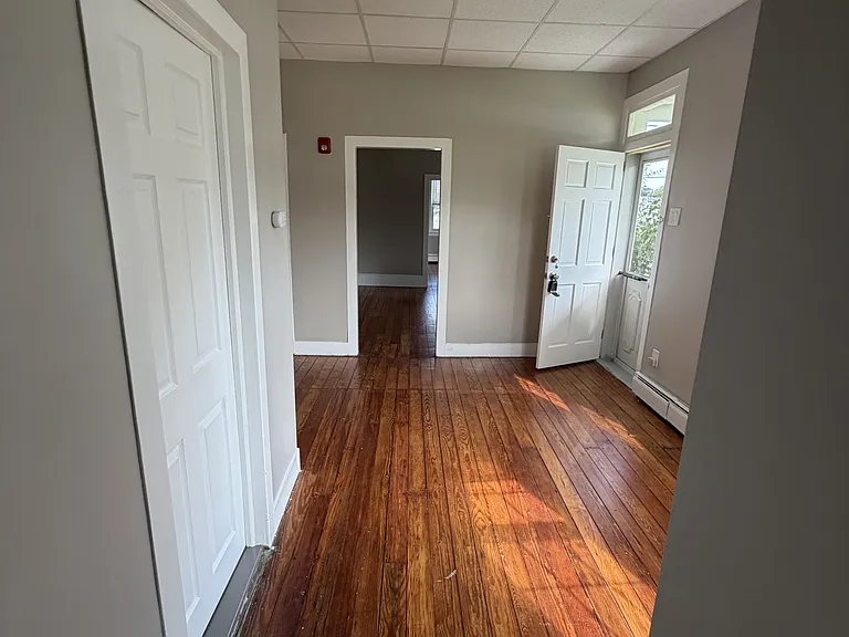 264-266 Kings Hwy #1 — Photo 6