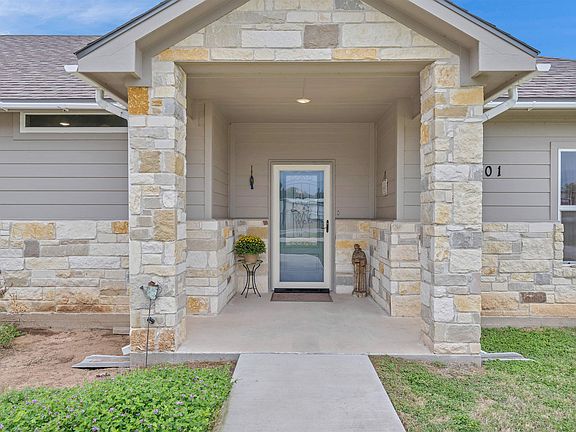 4th image of 2101 River Oaks Dr.