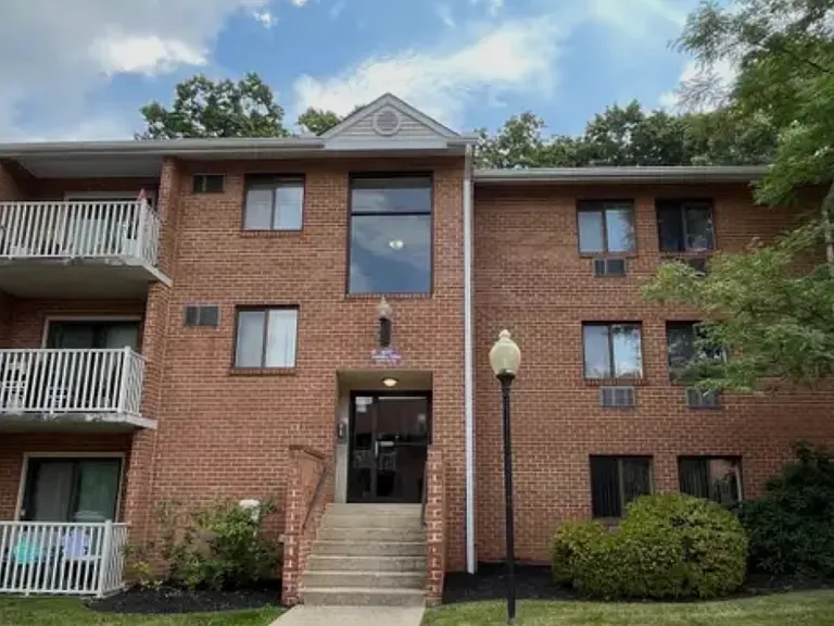 100 Campbell Cir #D-9 — Photo 1