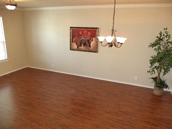 2nd image of 116 Blue Sage Ln