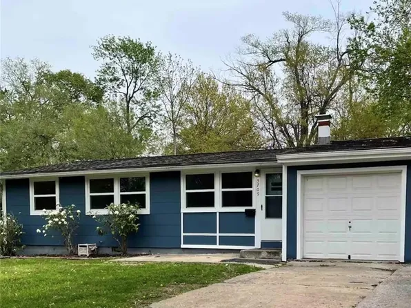5709 N Woodland Ave, Gladstone, MO 64118
