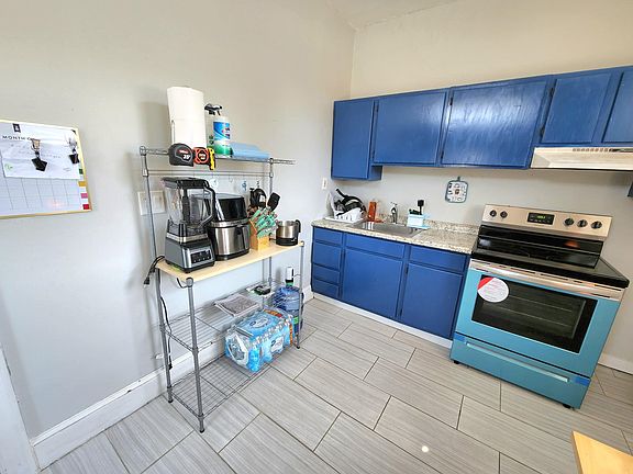 5th image of 553 Hellerman St #553