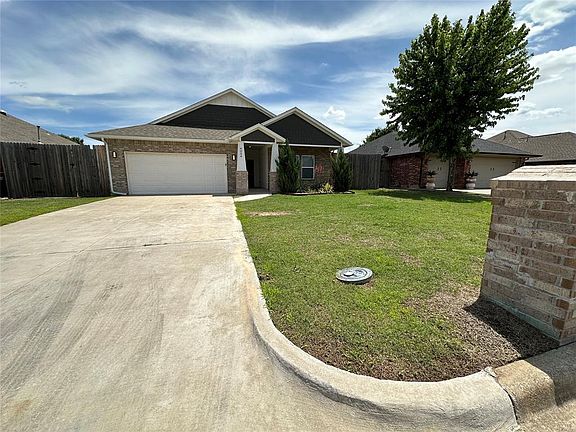 3rd image of 4004 Oakbrook Dr