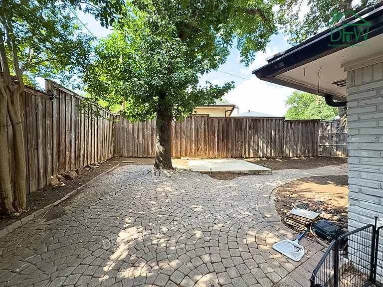 1900 Mill Run Dr — Photo 22