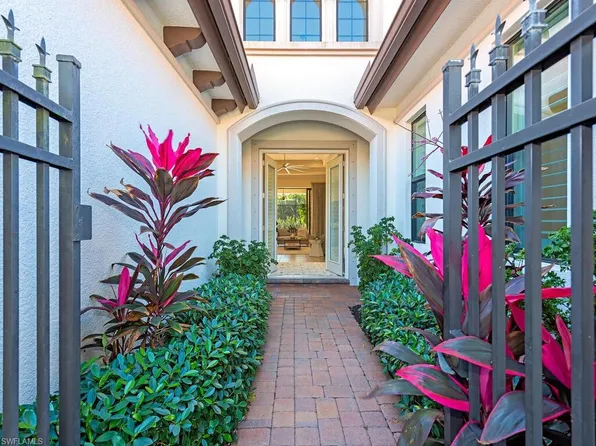 12443 Wisteria DR, NAPLES, FL 34120