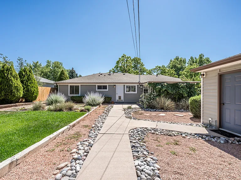 2140 Robin Dr — Photo 43