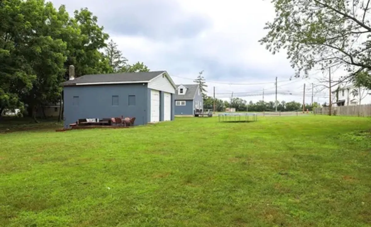 2 bed, 800 sqft, $2,350 — Photo 3
