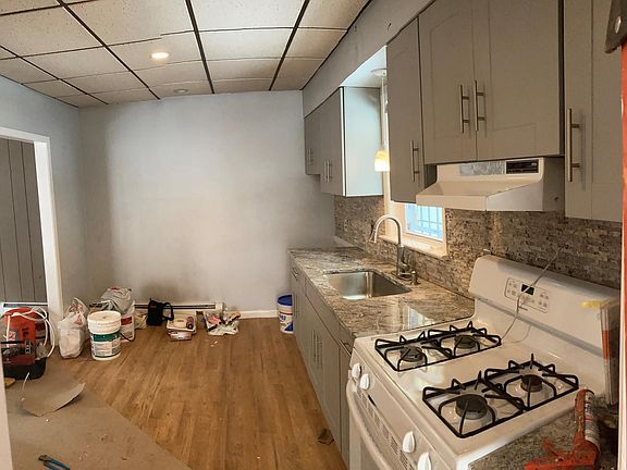 2nd image of 131 Van Buren St #4