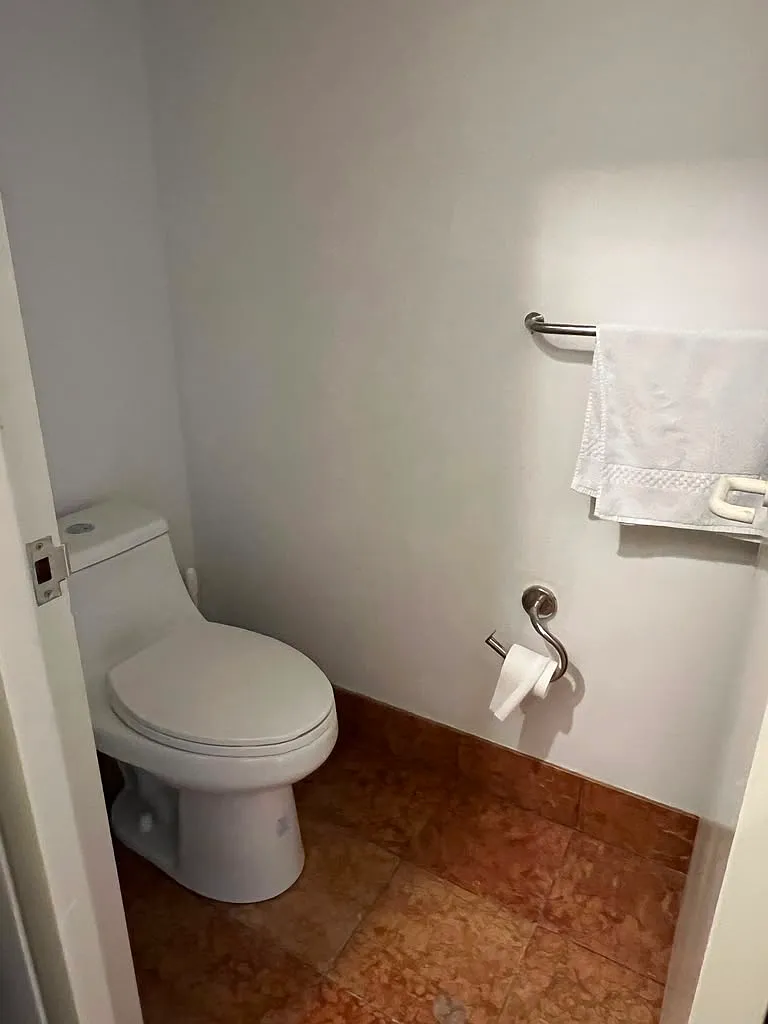2 bed, 2.5 bath, 1200 sqft, $5,100 — Photo 3
