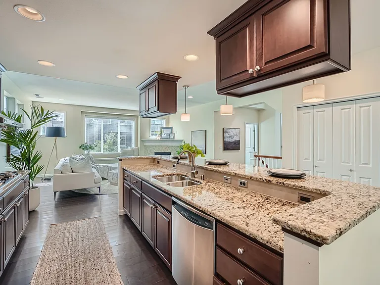 10502 SE 10th Ct — Photo 8