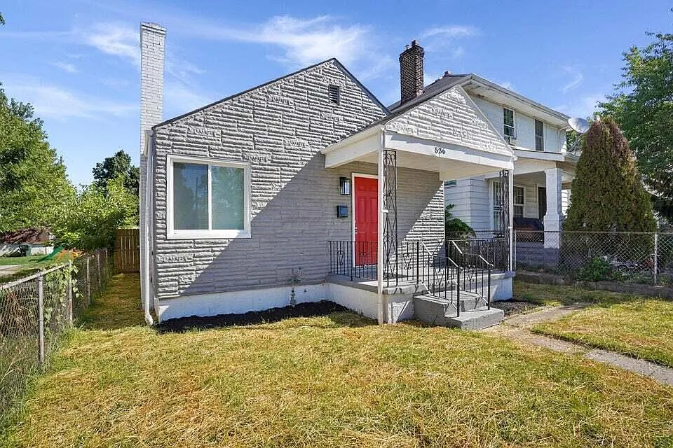 536 E Markison Ave photo 1