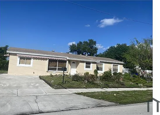 231 NW 4th St — Photo 4