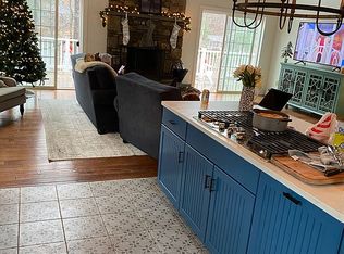 3 Shaw Rd, Brimfield, MA 01010